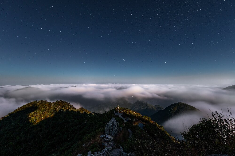 《千佛塔之夜》（组照） 邓晓雄 摄 (5).jpg